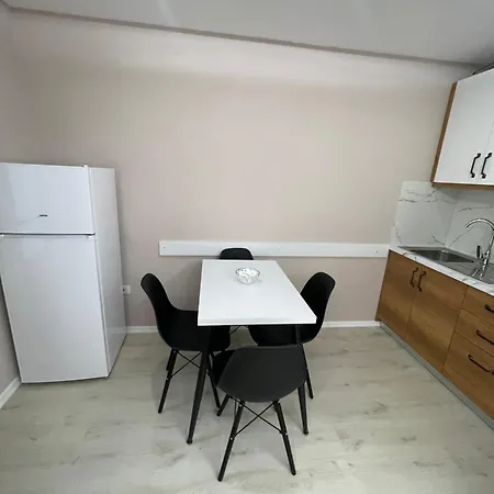 Orinela House Appartamento Fier